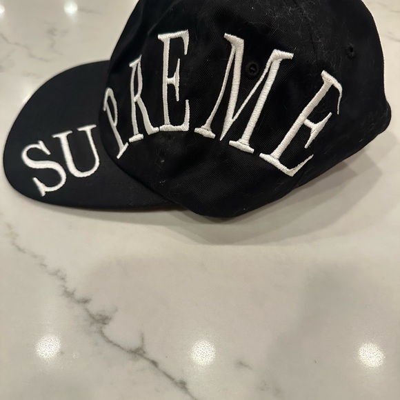 Limited edition Supreme hat - Picture 2 of 3